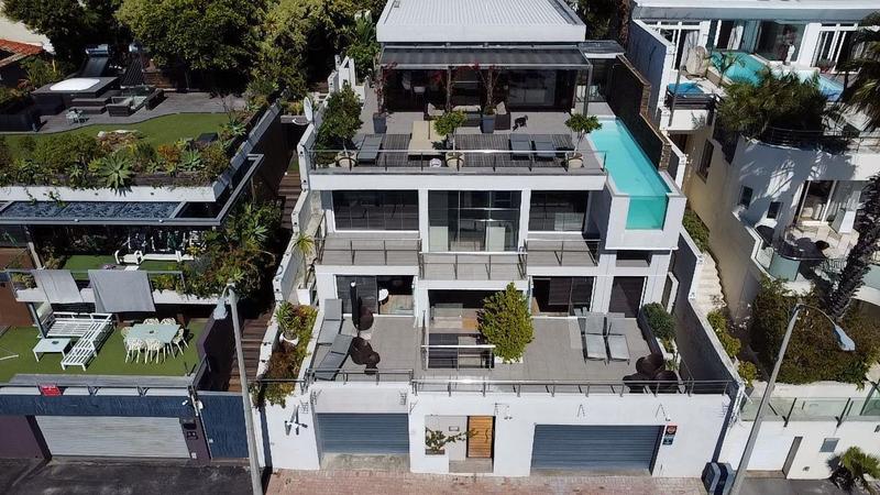 4 Bedroom Property for Sale in Green Point Western Cape
